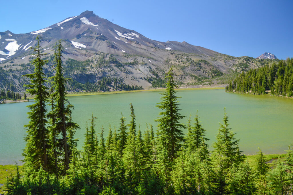 Green Lakes Trail with mountain scenery and lake landscape