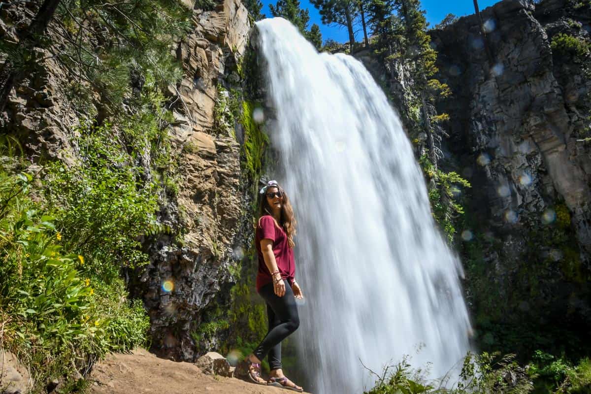 tumalo falls waterfall hike on sunny day