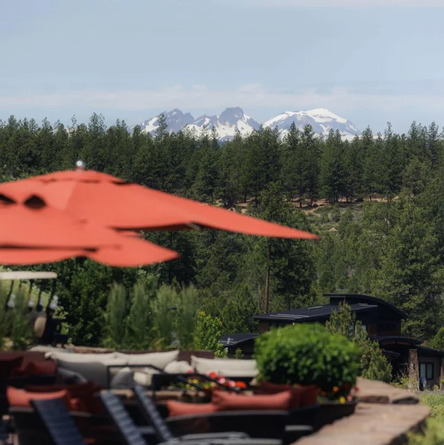 Summer evenings are best spent on the patio—with good music, great company, and stunning views. Join us for Live Music on the Patio, where local artists set the vibe and our patio menu pairs perfectly with the sunset. Relax, unwind, and soak in the sounds of summer.

🏷️Tetherow | Bend, OR
#TetherowTunes #LiveMusicBend #SummerVibes #TetherowLife #BendOregon #patioseason